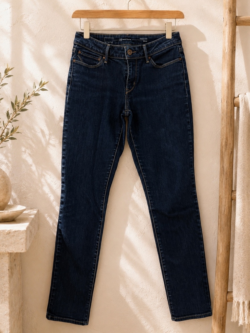✨ Levi’s Jeans Dark Wash Denim Bold Curve Skinny Size 29 ✨